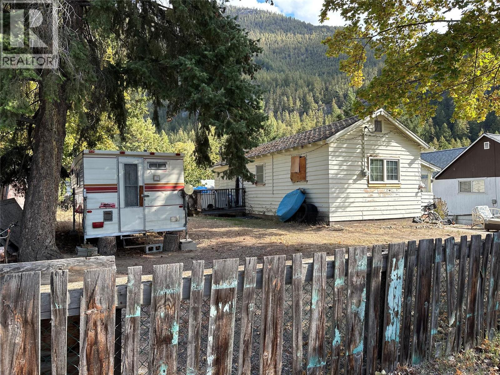 959 Cawston Avenue, Hedley