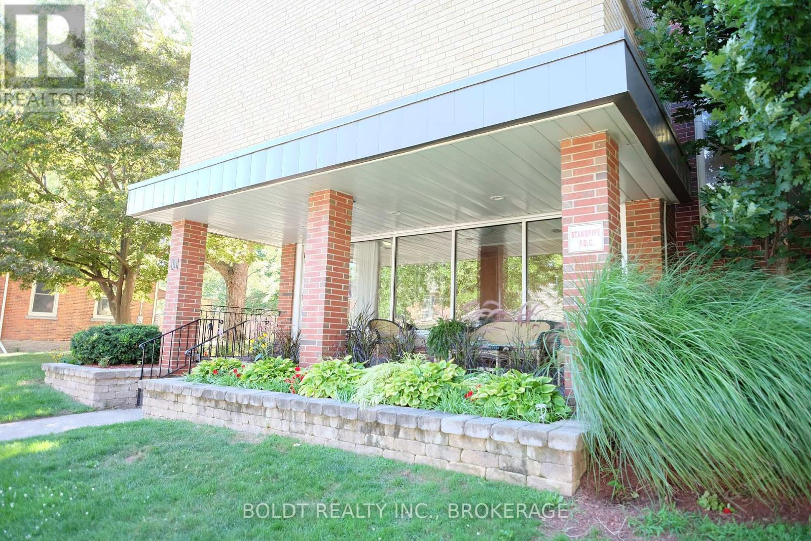 201 - 14 NORRIS PLACE - Photo 2 of 32, St. Catharines (Downtown), Ontario