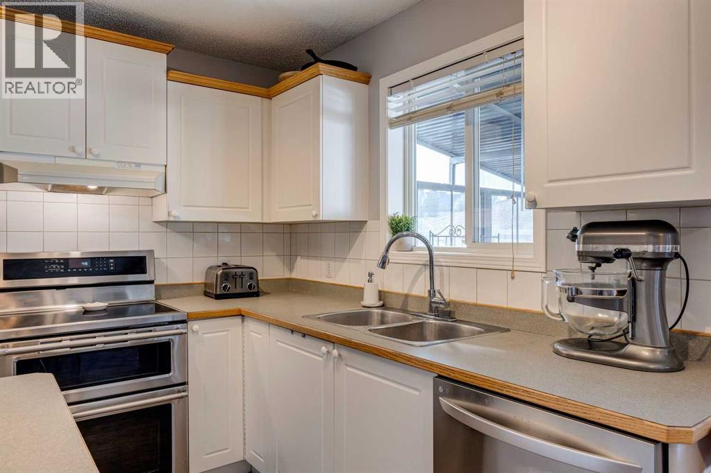 Single Family House for Sale in  Citadel Forest Close NW Citadel Calgary 