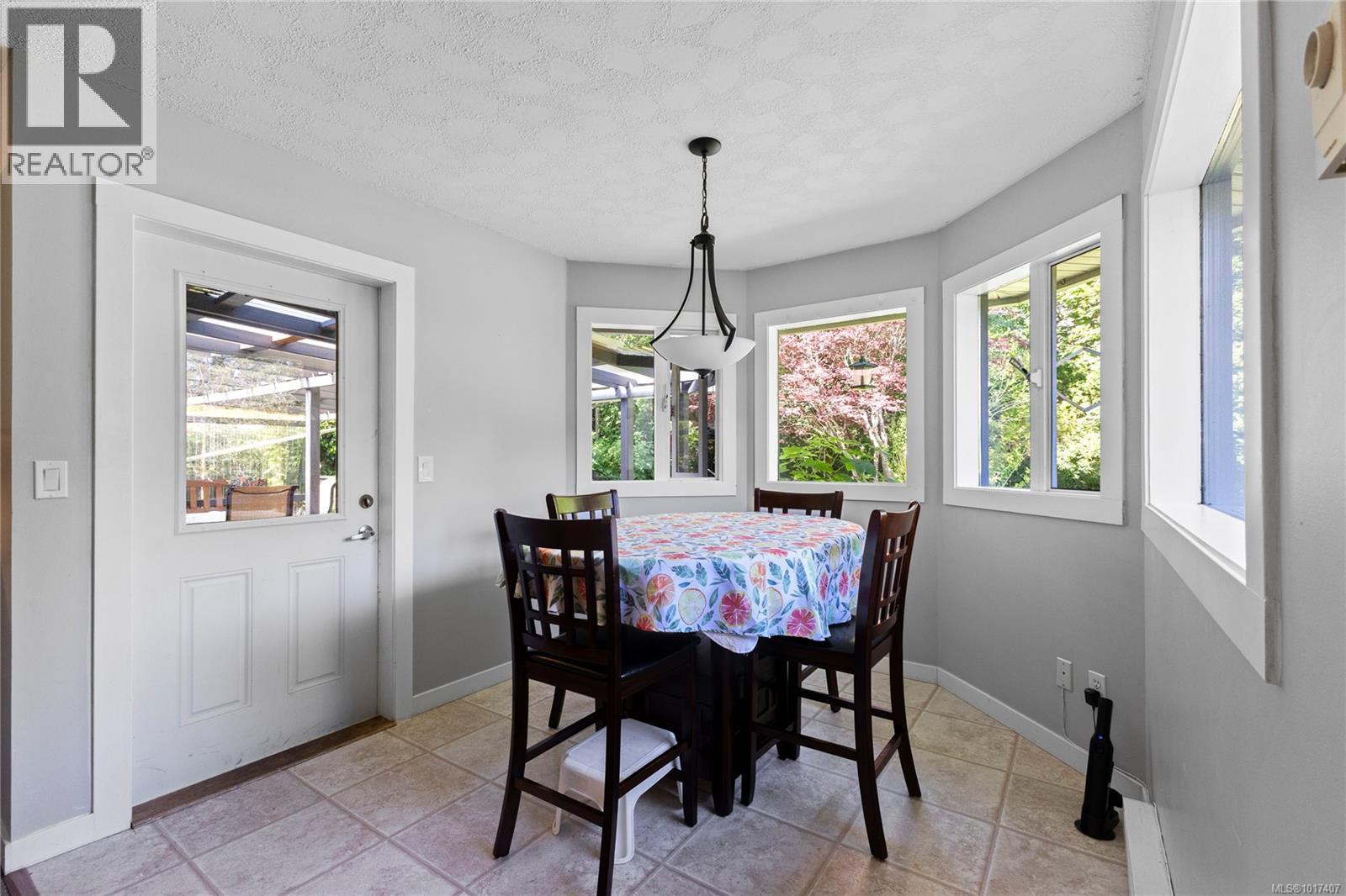 1692 Meadowbrook Dr, Campbell River