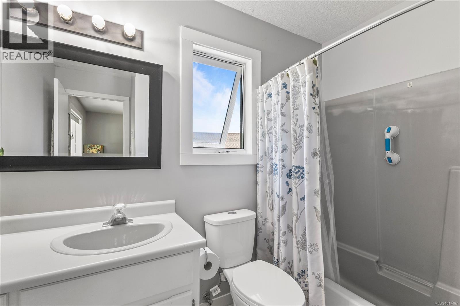 1692 Meadowbrook Dr, Campbell River