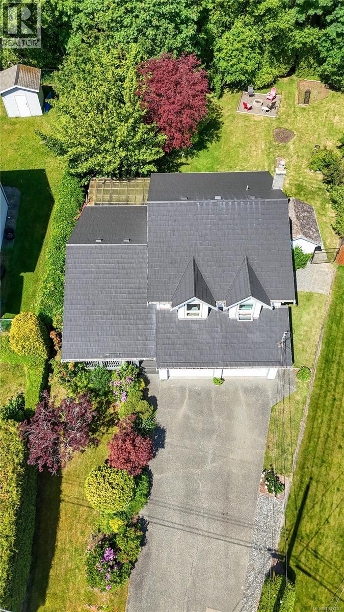 1692 Meadowbrook Dr, Campbell River