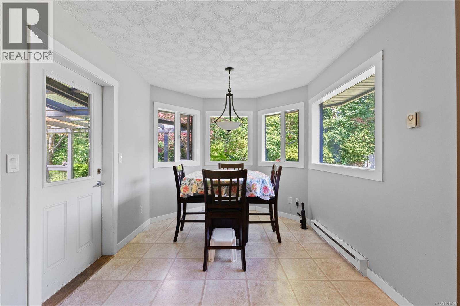 1692 Meadowbrook Dr, Campbell River