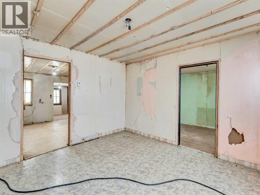 
          640 Pottery Street Southeast
            <br/>
            <span>Medicine Hat</span>
            , 
            <span>AB</span>
             <span>T1A7G2</span>
         - Photo 8