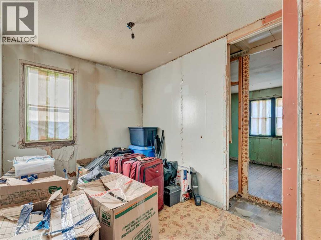 
          640 Pottery Street Southeast
            <br/>
            <span>Medicine Hat</span>
            , 
            <span>AB</span>
             <span>T1A7G2</span>
         - Photo 17