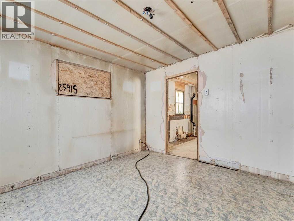 
          640 Pottery Street Southeast
            <br/>
            <span>Medicine Hat</span>
            , 
            <span>AB</span>
             <span>T1A7G2</span>
         - Photo 6