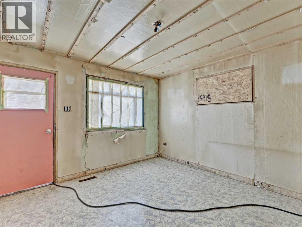 
          640 Pottery Street Southeast
            <br/>
            <span>Medicine Hat</span>
            , 
            <span>AB</span>
             <span>T1A7G2</span>
         - Photo 10