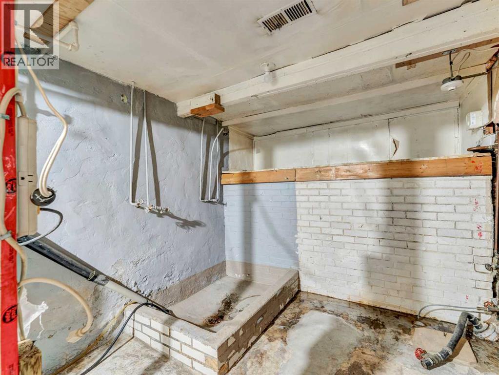 
          640 Pottery Street Southeast
            <br/>
            <span>Medicine Hat</span>
            , 
            <span>AB</span>
             <span>T1A7G2</span>
         - Photo 21