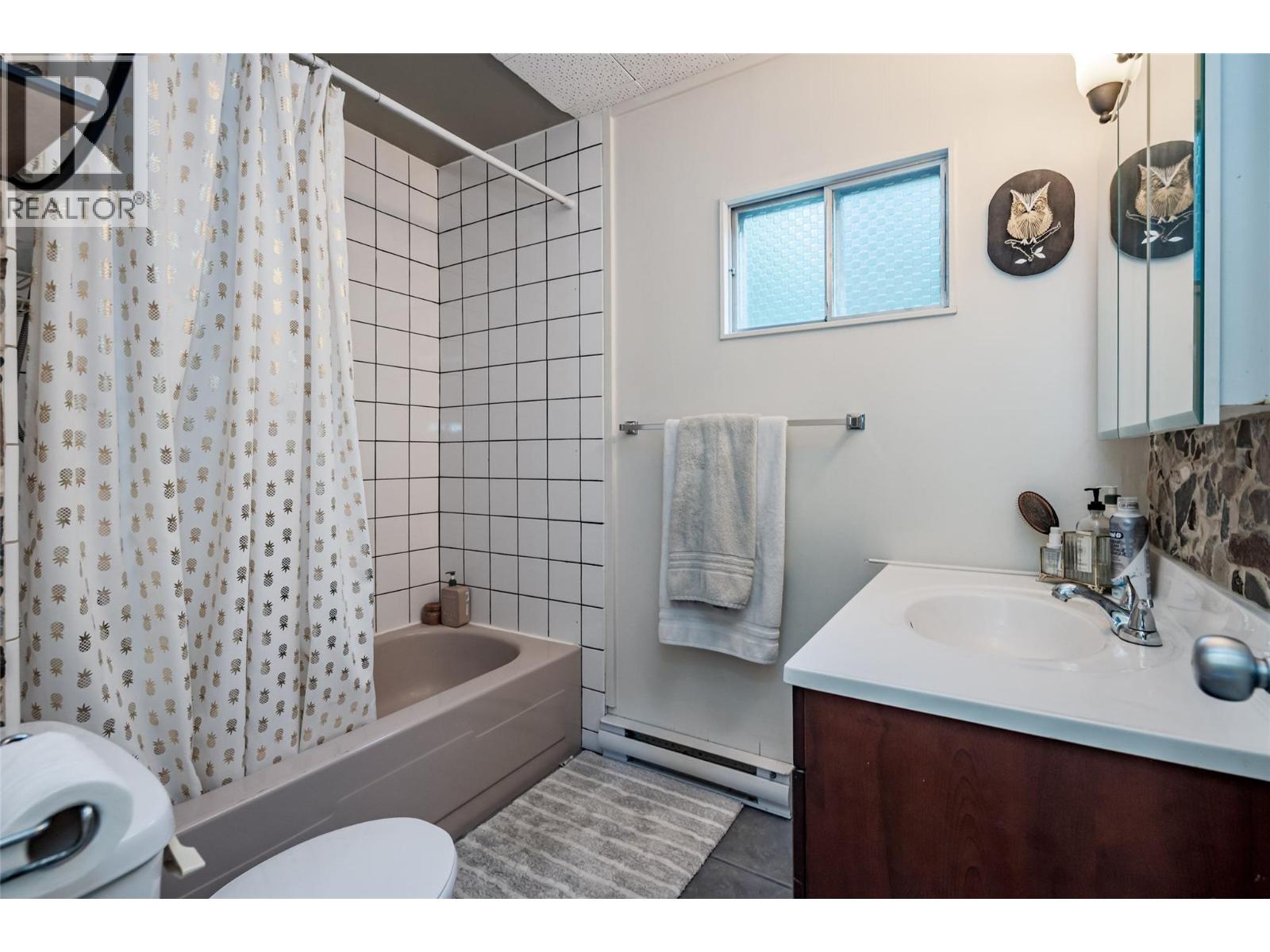 7635 ROSS Road, Nelson