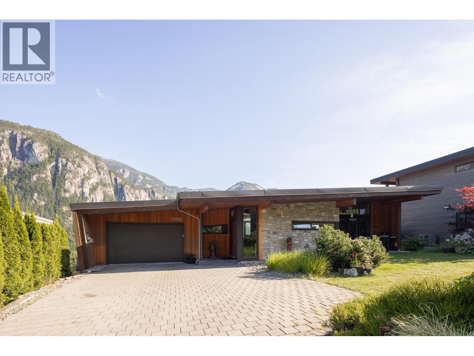 38561 SKY PILOT DRIVE, Squamish