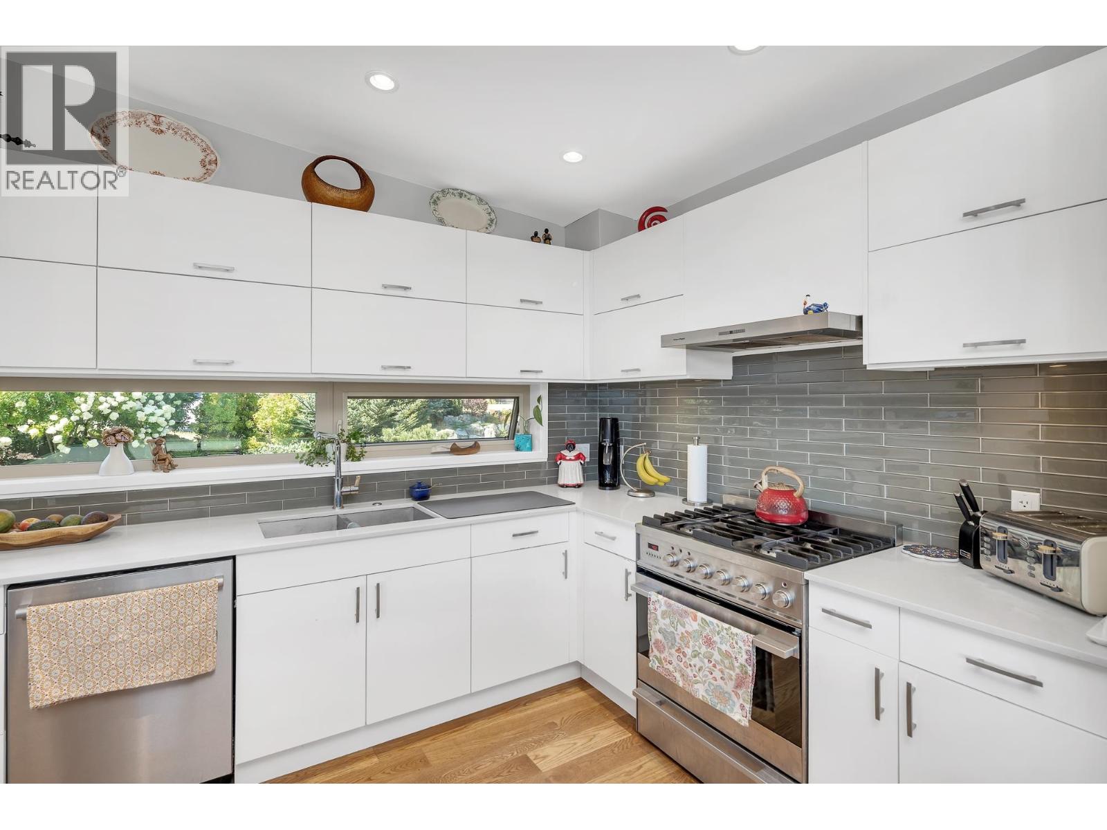 38561 SKY PILOT DRIVE, Squamish