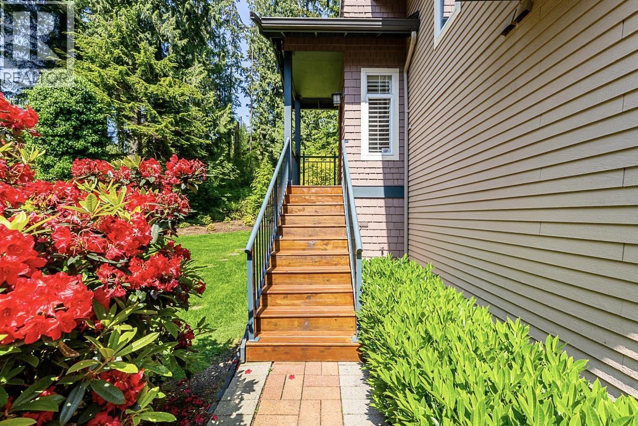 1190 STRATHAVEN DRIVE, North Vancouver