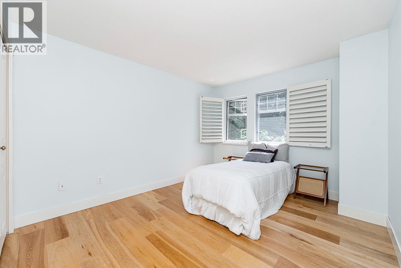 1190 STRATHAVEN DRIVE, North Vancouver