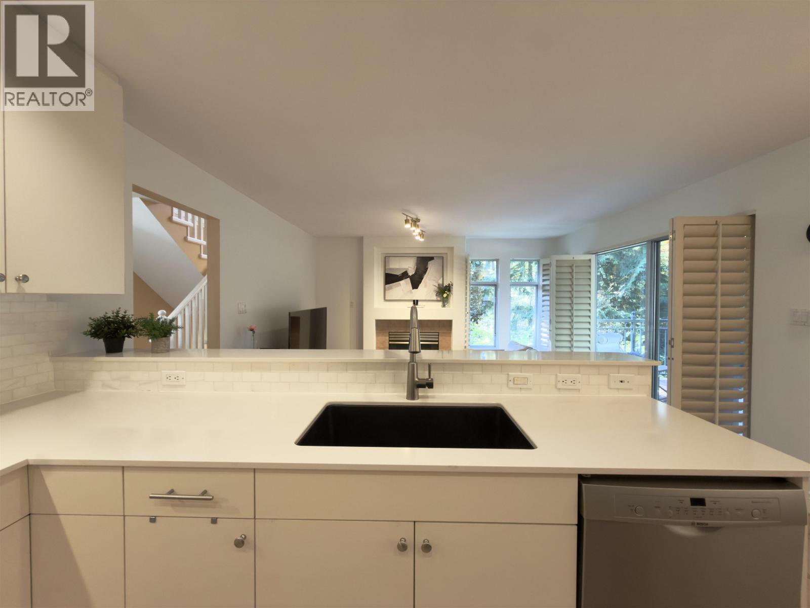 1190 STRATHAVEN DRIVE, North Vancouver