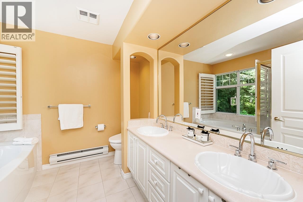 1190 STRATHAVEN DRIVE, North Vancouver