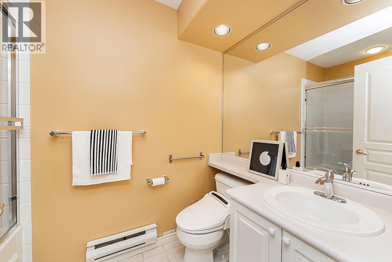 1190 STRATHAVEN DRIVE, North Vancouver