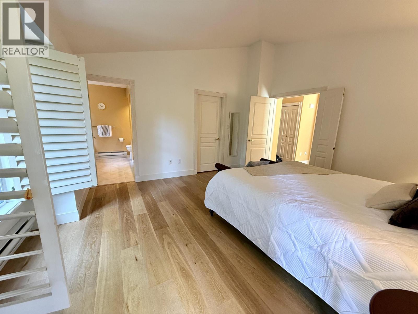 1190 STRATHAVEN DRIVE, North Vancouver