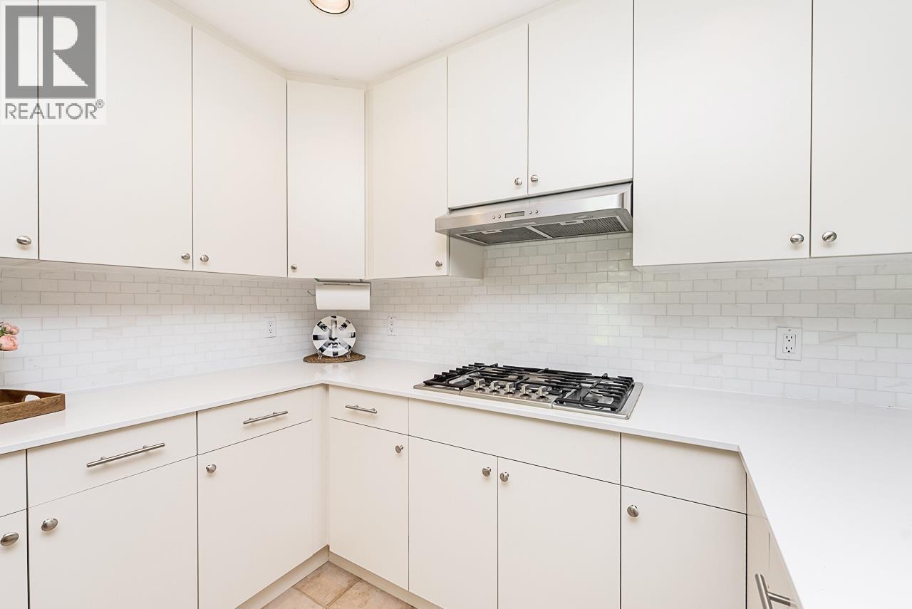 1190 STRATHAVEN DRIVE, North Vancouver