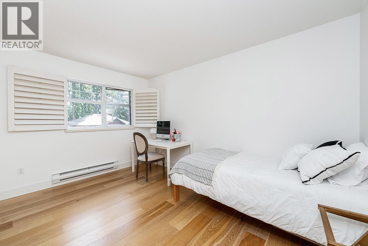 1190 STRATHAVEN DRIVE, North Vancouver