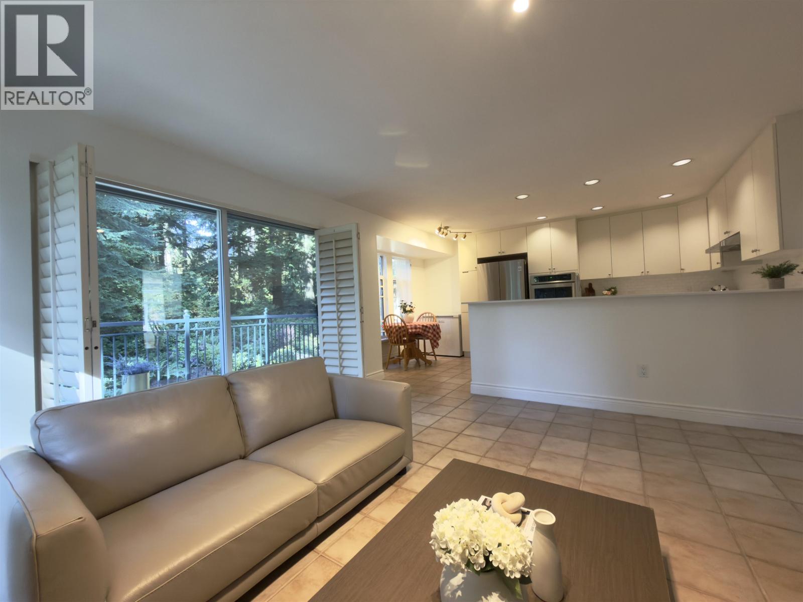 1190 STRATHAVEN DRIVE, North Vancouver