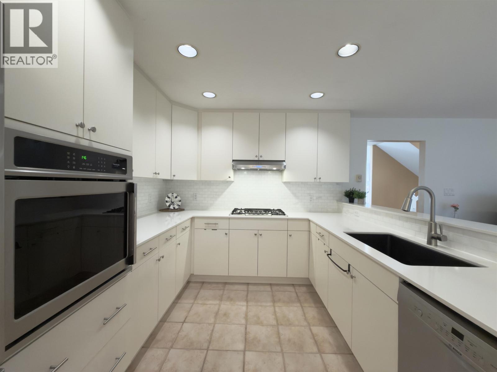 1190 STRATHAVEN DRIVE, North Vancouver