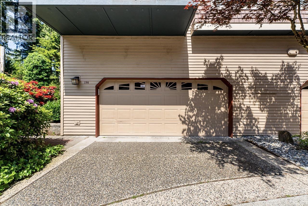 1190 STRATHAVEN DRIVE, North Vancouver