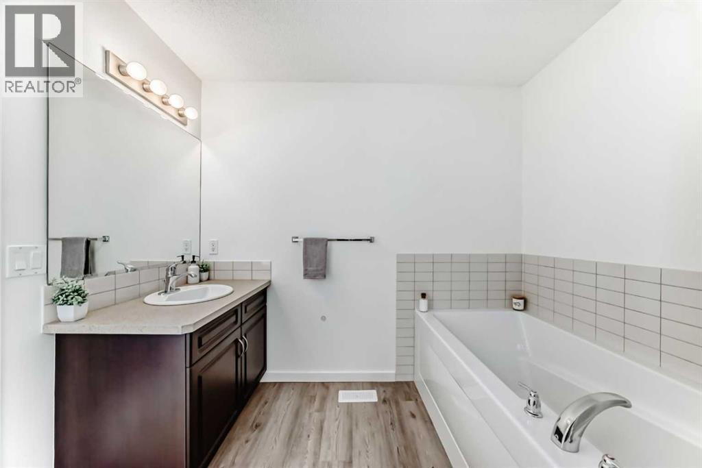 790 River Heights Crescent, Cochrane