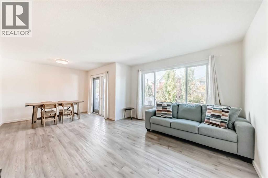 790 River Heights Crescent, Cochrane