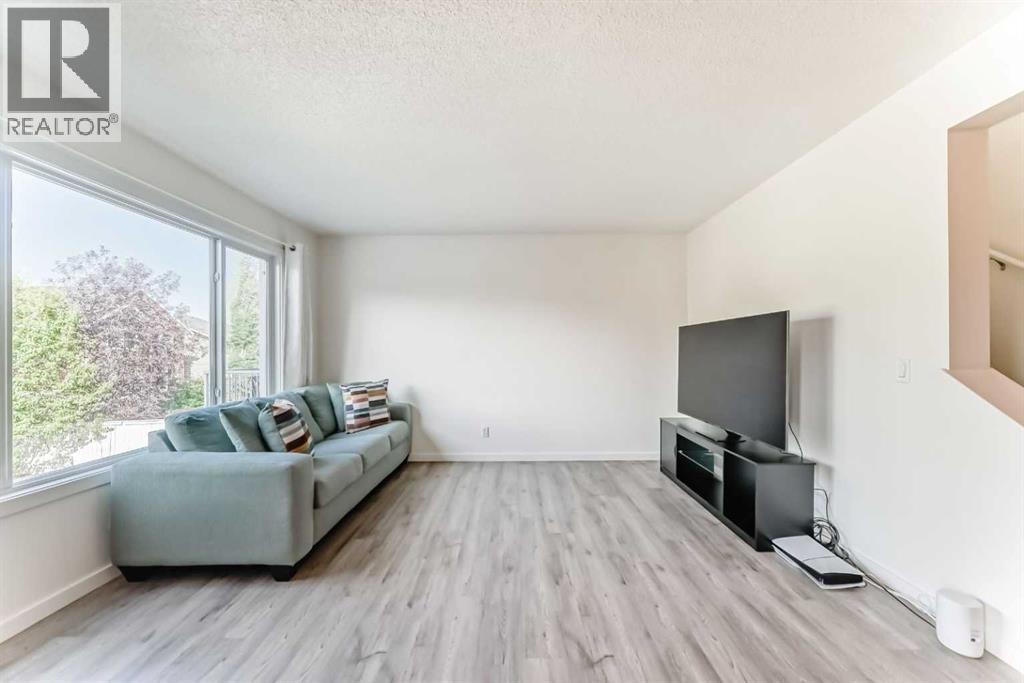 790 River Heights Crescent, Cochrane