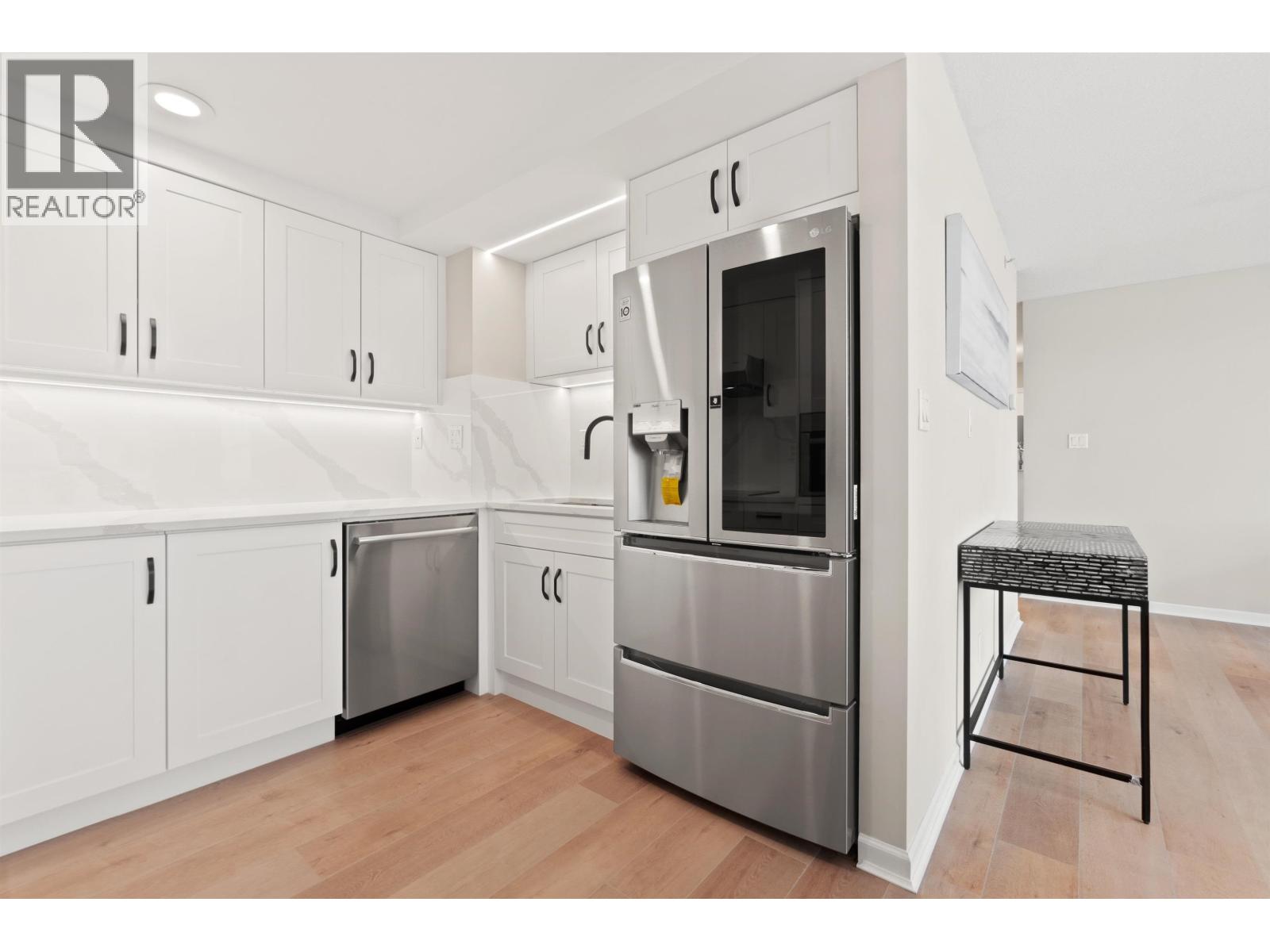 906 1288 MARINASIDE CRESCENT, Vancouver