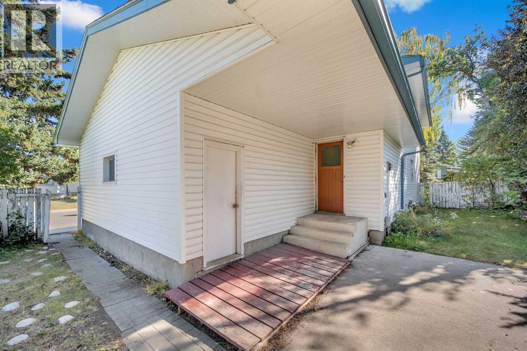 Single Family House for Sale in  Bradbury Drive SW Braeside Calgary 