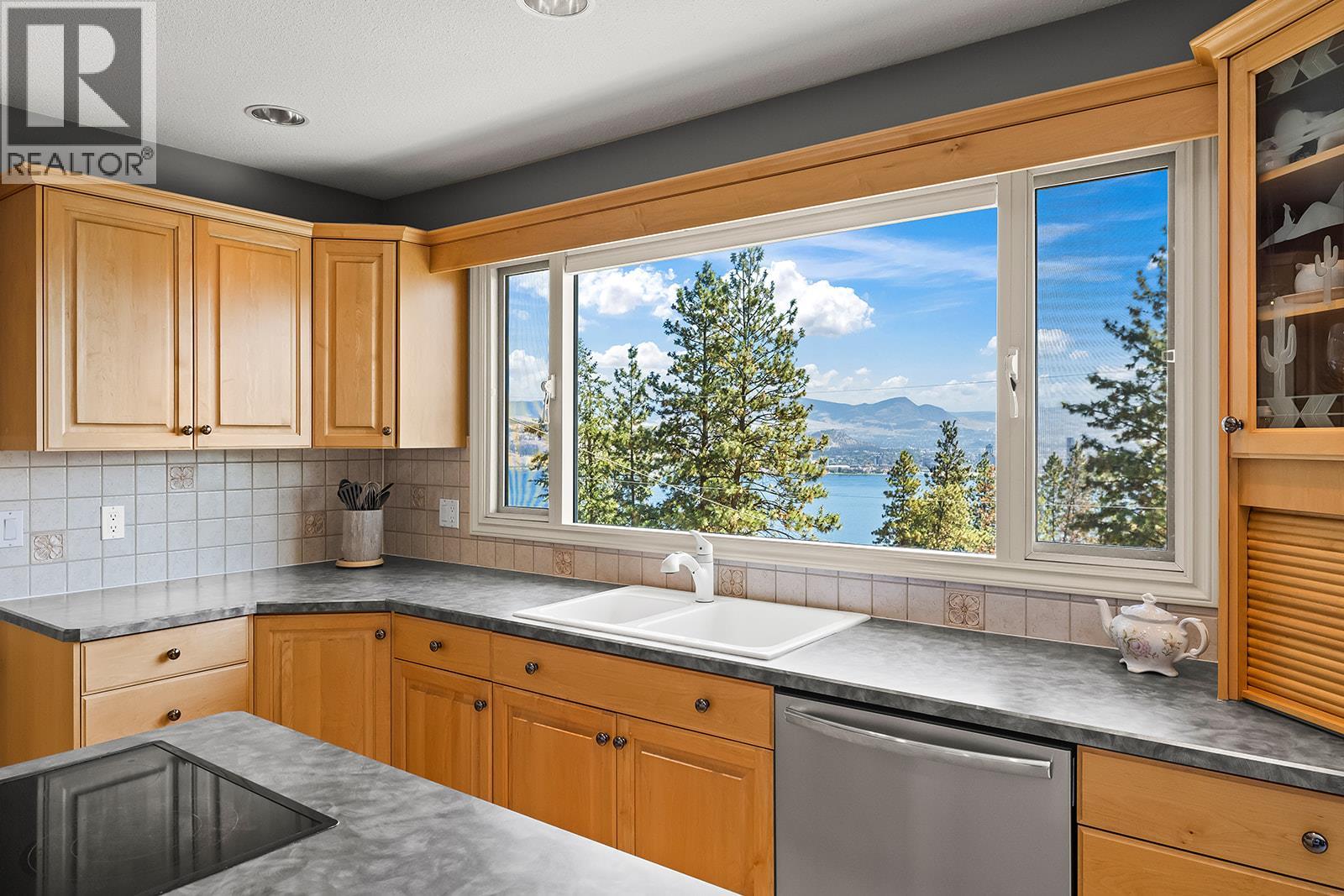  1459 Scott Crescent, West Kelowna