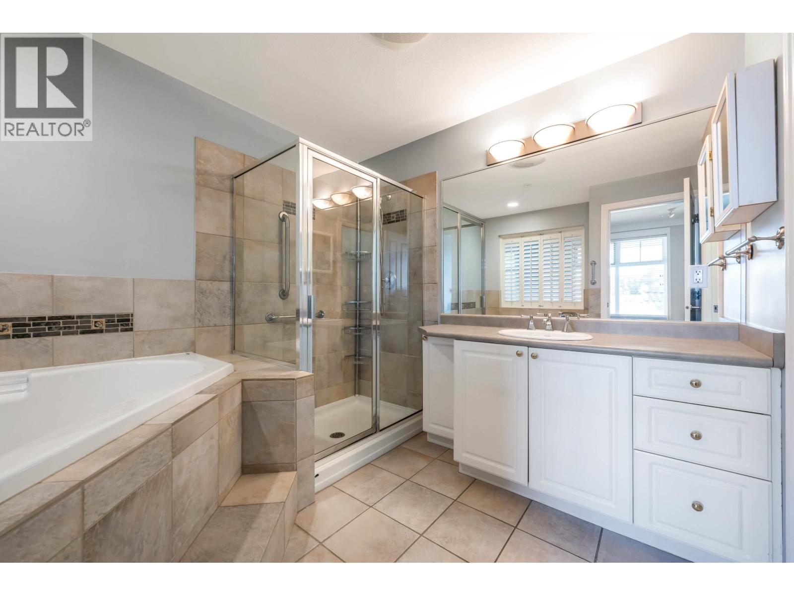 #213-6263 RIVER Road, Delta