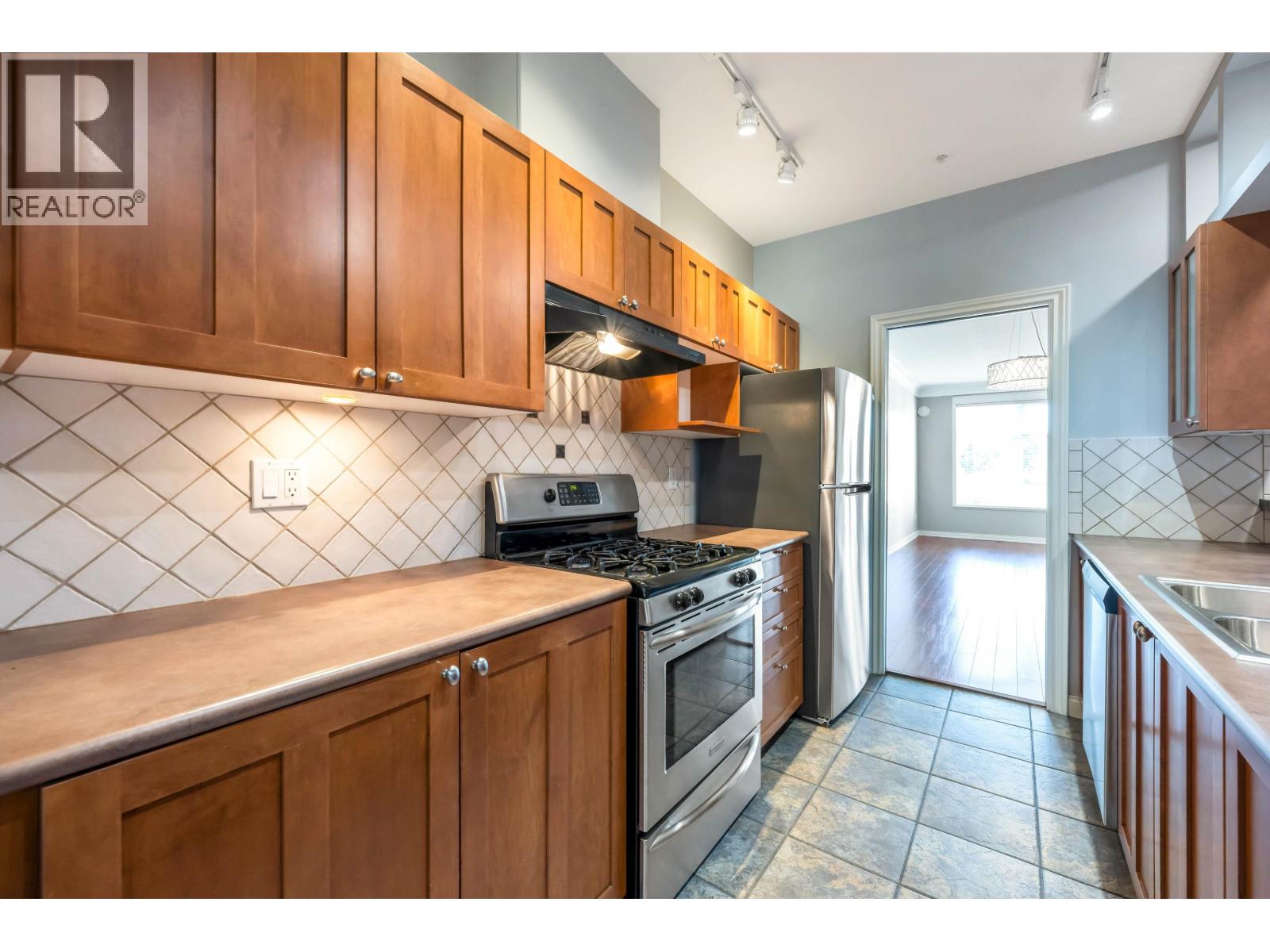 #213-6263 RIVER Road, Delta