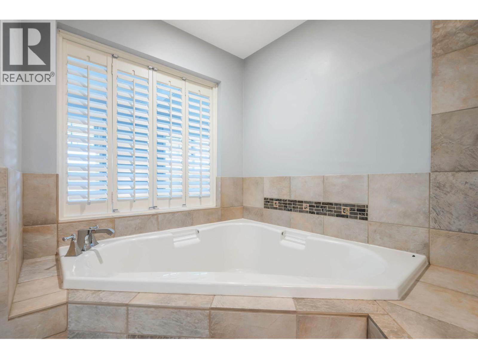 #213-6263 RIVER Road, Delta
