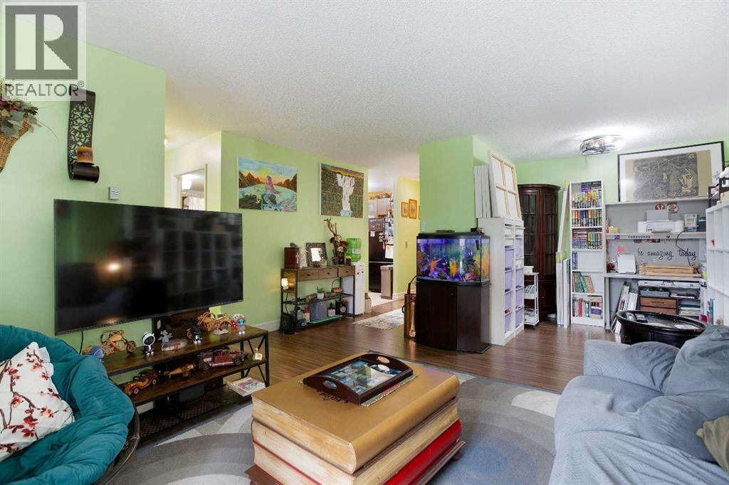 Single Family House for Sale in   Dalton Drive NW Dalhousie Calgary 