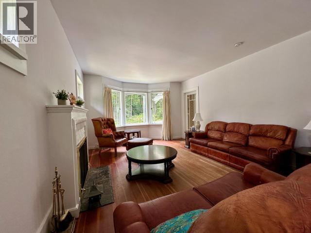 6237 LUND, Powell River