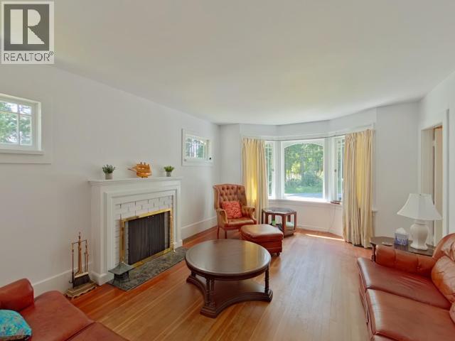 6237 LUND, Powell River