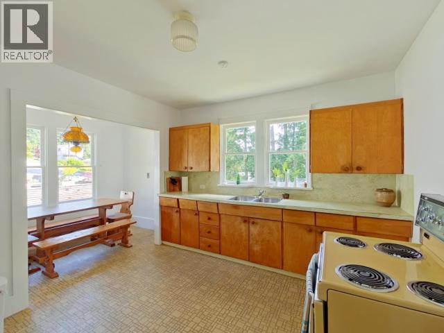 6237 LUND, Powell River