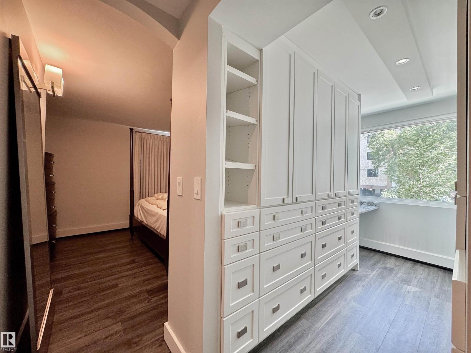 #201 10010 119 ST NW NW, Edmonton