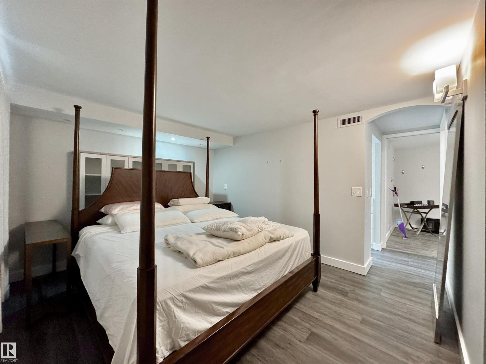 #201 10010 119 ST NW NW, Edmonton