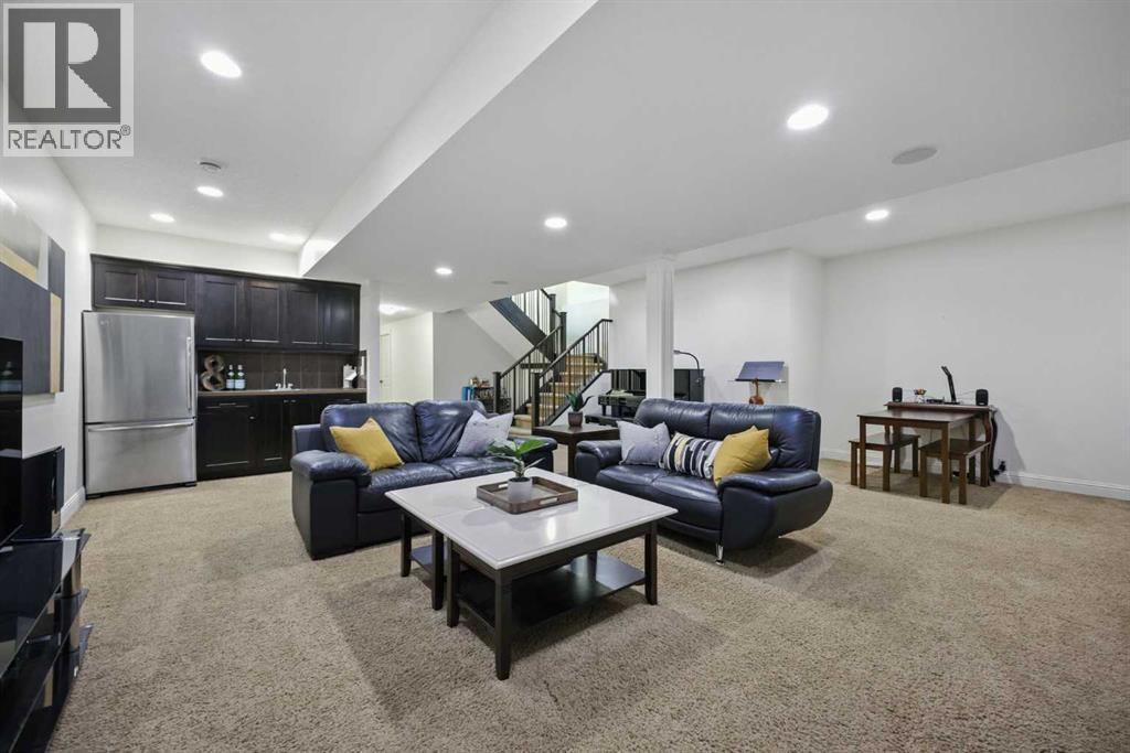 Single Family House for Sale in  Posthill Drive SW Springbank Hill Calgary 