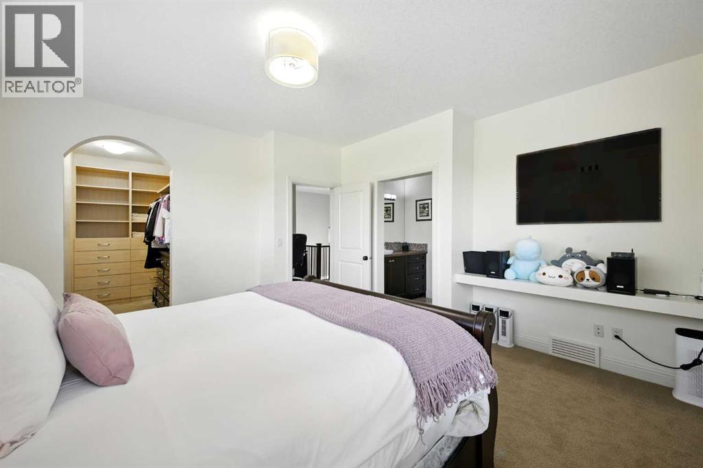 Single Family House for Sale in  Posthill Drive SW Springbank Hill Calgary 