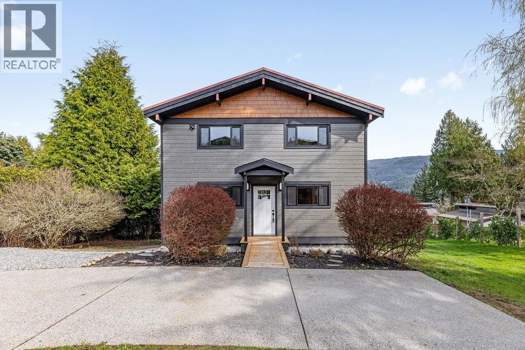 6176 SOUTH GALE AVENUE, Sechelt