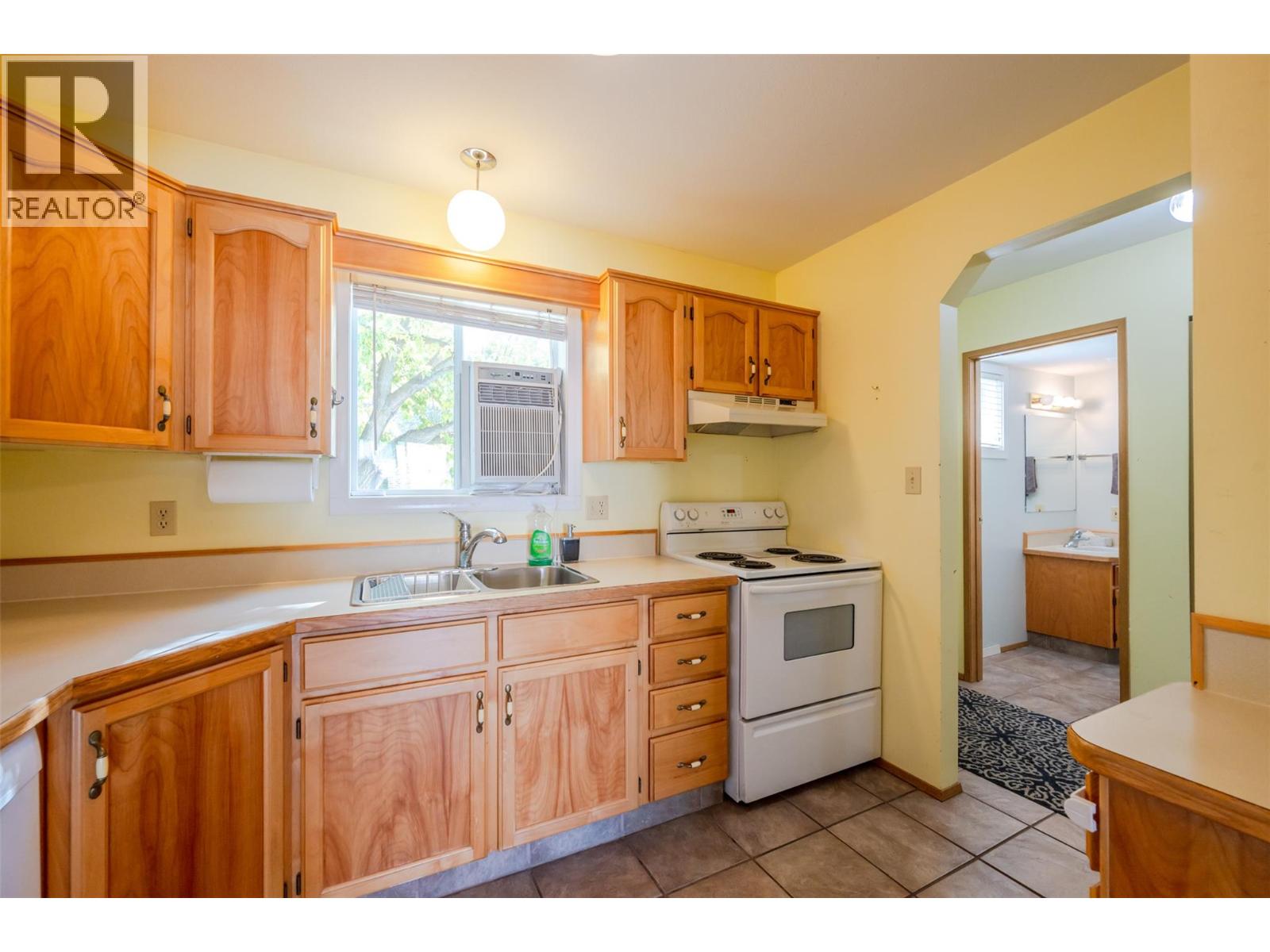 118 3004 South Main Street, Penticton