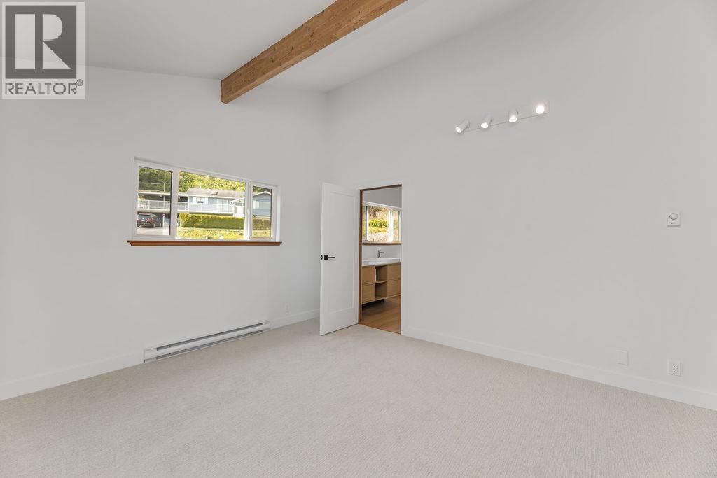 6176 SOUTH GALE AVENUE, Sechelt