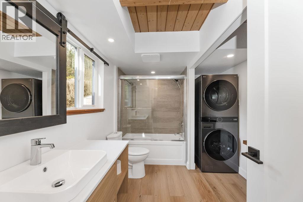 6176 SOUTH GALE AVENUE, Sechelt