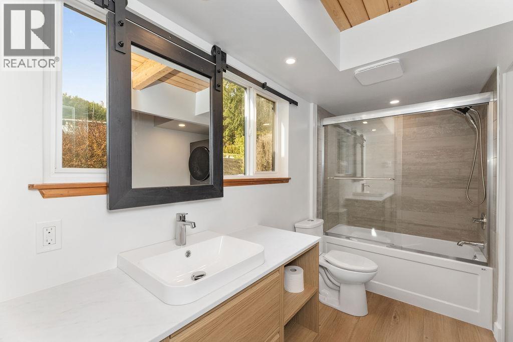 6176 SOUTH GALE AVENUE, Sechelt