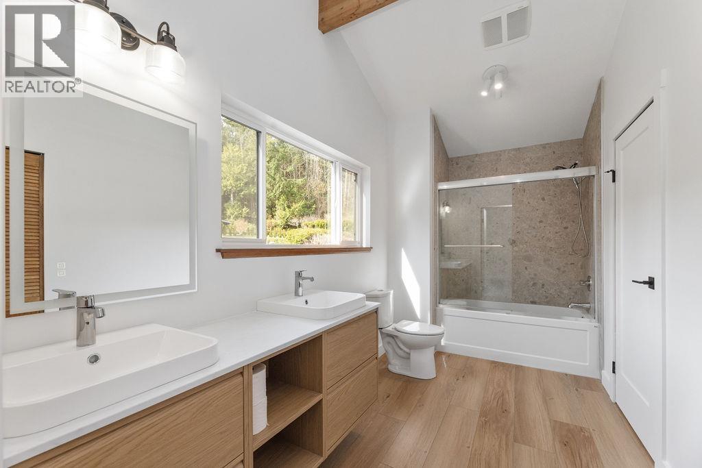 6176 SOUTH GALE AVENUE, Sechelt