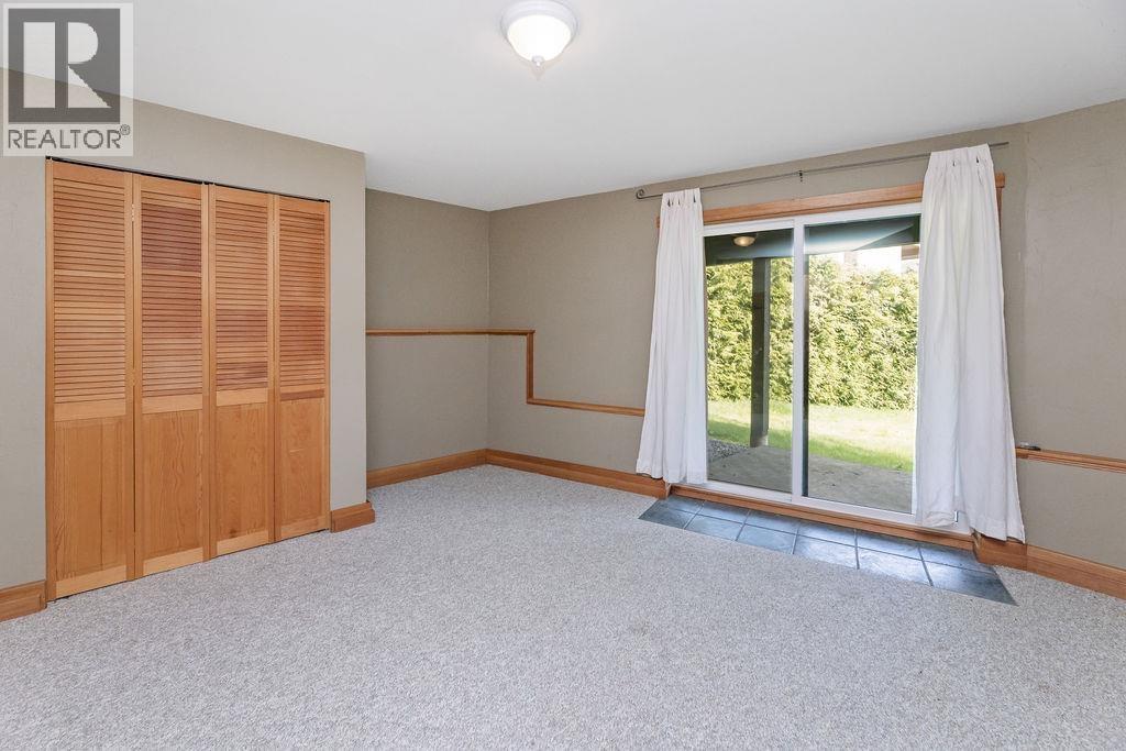 6176 SOUTH GALE AVENUE, Sechelt